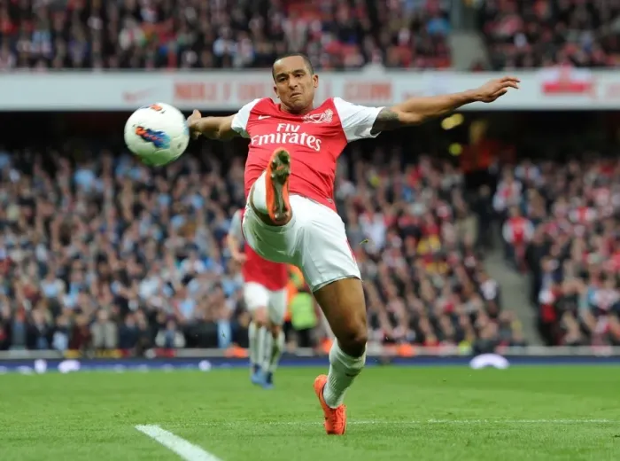 Framed Print : Theo Walcott in Action: Arsenal vs Manchester City, Premier League 2011-12 Framed Print : Theo Walcott in Action: Arsenal vs Manchester City, Premier League 2011-12