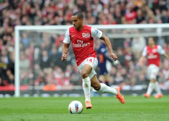 Framed Print : Theo Walcott in Action: Arsenal vs Manchester City, Premier League 2011-12 Framed Print : Theo Walcott in Action: Arsenal vs Manchester City, Premier League 2011-12