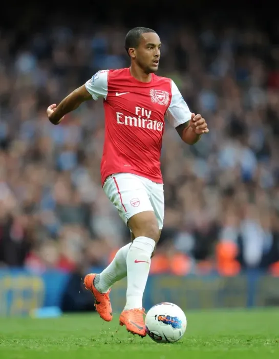Framed Print : Theo Walcott in Action: Arsenal vs Manchester City, Premier League 2011-12 Framed Print : Theo Walcott in Action: Arsenal vs Manchester City, Premier League 2011-12