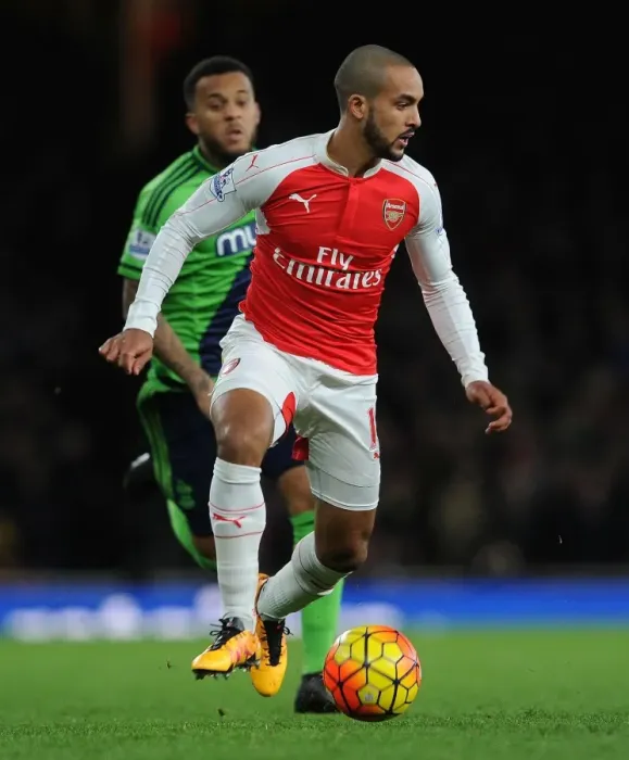 Framed Print : Theo Walcott in Action: Arsenal vs Southampton, Premier League 2015-16 Framed Print : Theo Walcott in Action: Arsenal vs Southampton, Premier League 2015-16