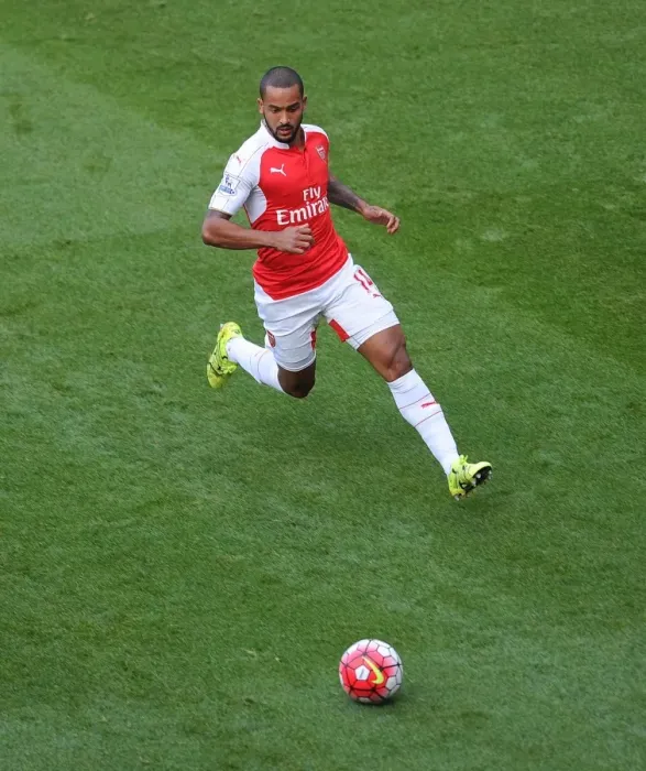 Framed Print : Theo Walcott in Action: Arsenal vs Stoke City, Premier League 2015-16