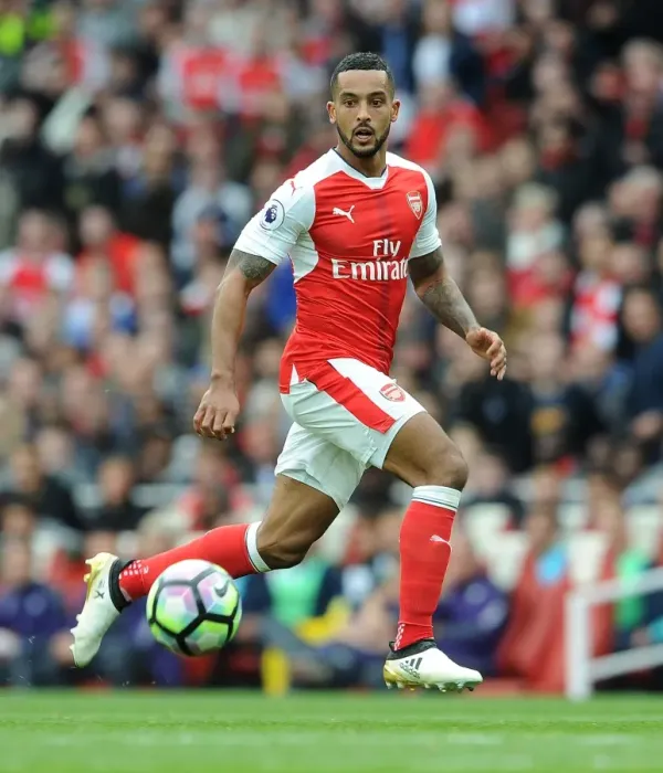 Framed Print : Theo Walcott in Action: Arsenal vs Swansea City, Premier League 2016-17 Framed Print : Theo Walcott in Action: Arsenal vs Swansea City, Premier League 2016-17