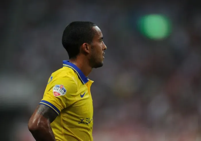 Framed Print : Theo Walcott in Action: Arsenal vs Urawa Red Diamonds, Japan 2013