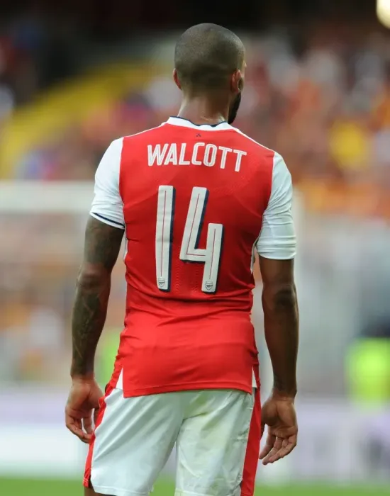 Framed Print : Theo Walcott in Action: Arsenal's Pre-Season Battle against RC Lens, 2016
