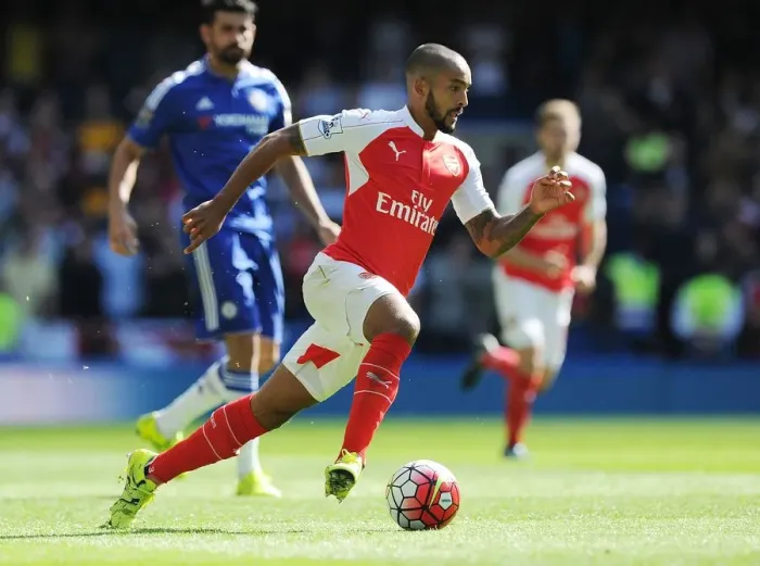 Framed Print : Theo Walcott in Action: Chelsea vs Arsenal, Premier League 2015-16 Framed Print : Theo Walcott in Action: Chelsea vs Arsenal, Premier League 2015-16