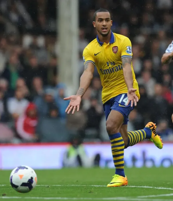 Framed Print : Theo Walcott in Action: Fulham vs. Arsenal, Premier League 2013-14 Framed Print : Theo Walcott in Action: Fulham vs. Arsenal, Premier League 2013-14
