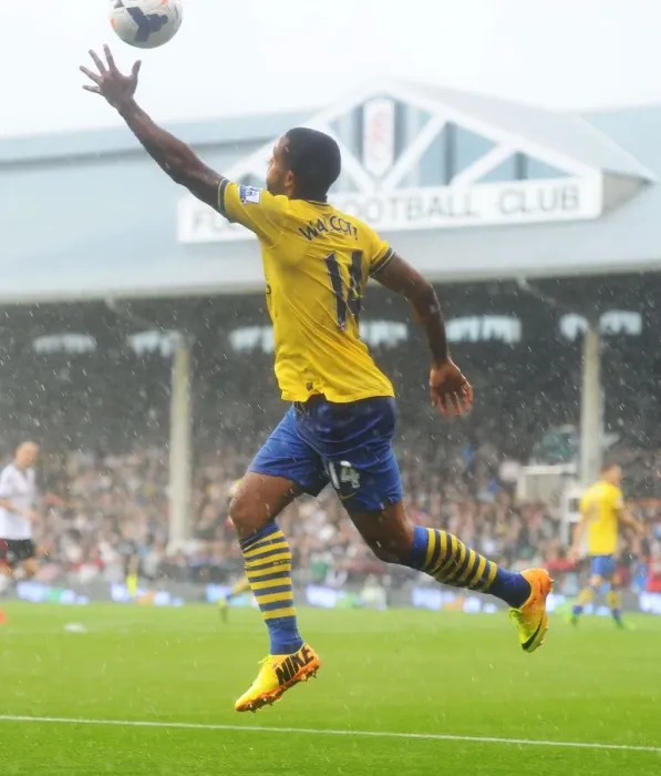 Framed Print : Theo Walcott in Action: Fulham vs. Arsenal, Premier League 2013-14