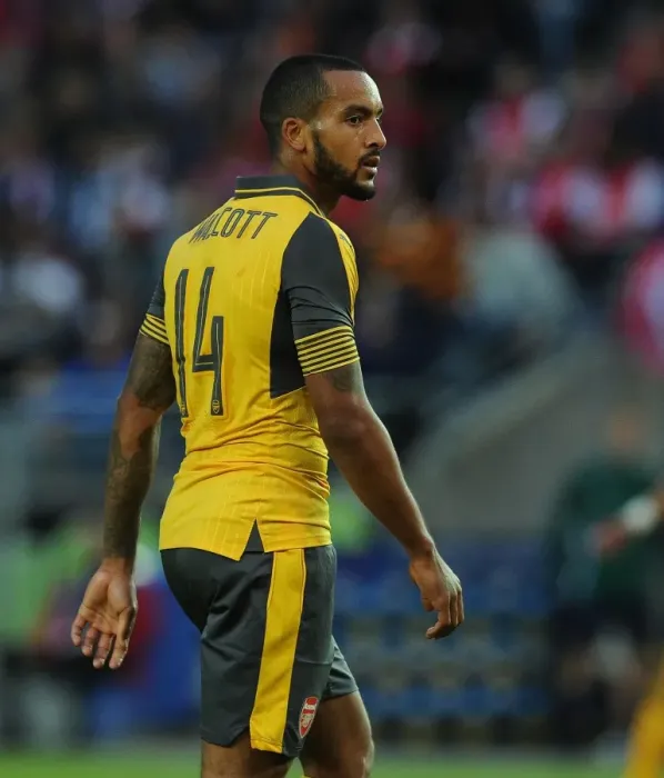 Framed Print : Theo Walcott in Action: Viking FK vs Arsenal (2016-17) Framed Print : Theo Walcott in Action: Viking FK vs Arsenal (2016-17)