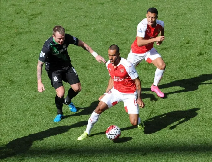 Framed Print : Theo Walcott and Alexis Sanchez (Arsenal) Glen Whelan (Stoke). Arsenal 2: 0 Stoke City