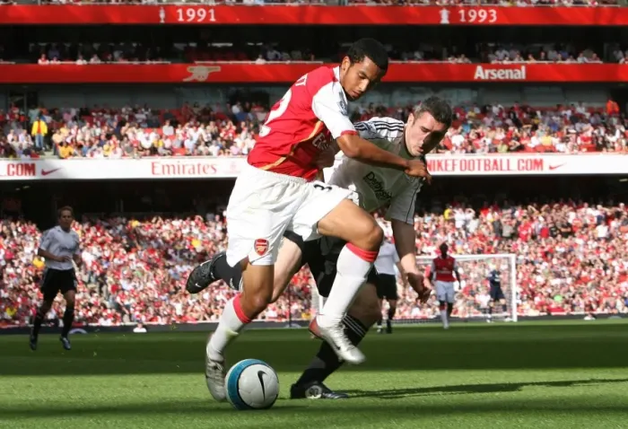 Framed Print : Theo Walcott (Arsenal) Andy Griffin (Derby) Framed Print : Theo Walcott (Arsenal) Andy Griffin (Derby)