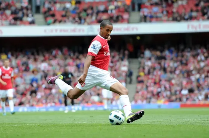 Framed Print : Theo Walcott (Arsenal). Arsenal 1: 2 Aston Villa. Barclays Premier League