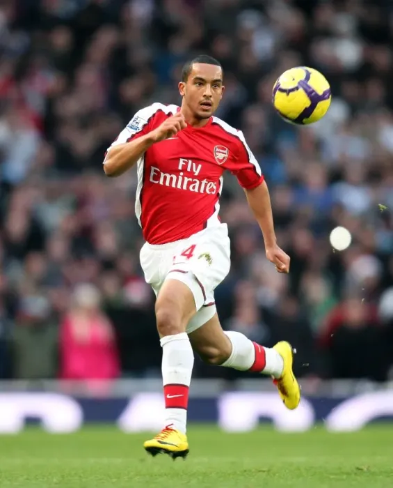 Framed Print : Theo Walcott (Arsenal). Arsenal 3: 0 Aston Villa. Barclays Premier League