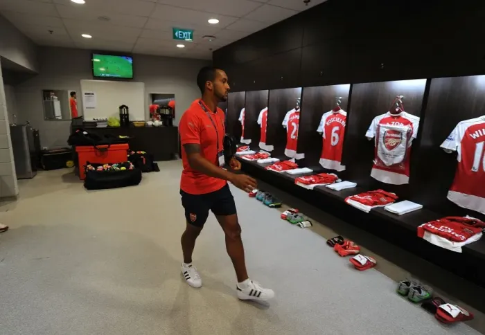 Framed Print : Theo Walcott in Arsenal Changing Room - Arsenal vs. Everton, Asia Trophy 2015-16