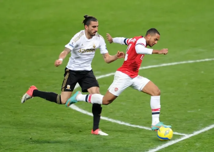 Framed Print : Theo Walcott (Arsenal) Chico Flores (Swansea). Arsenal 1: 0 Swansea City. FA Cup 3rd Round replay