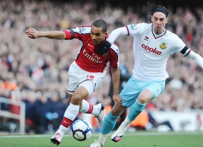 Framed Print : Theo Walcott (Arsenal) Chris Eagles (Burnley). Arsenal 3: 1 Burnley, Barclays Premier League Framed Print : Theo Walcott (Arsenal) Chris Eagles (Burnley). Arsenal 3: 1 Burnley, Barclays Premier League