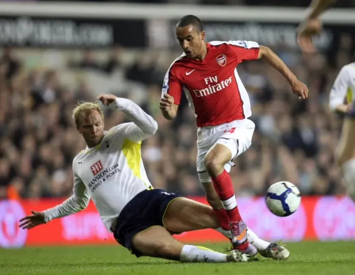 Framed Print : Theo Walcott (Arsenal) Eidur Gudjohnsen (Tottenham). Tottenham Hotspur 2: 1 Arsenal Framed Print : Theo Walcott (Arsenal) Eidur Gudjohnsen (Tottenham). Tottenham Hotspur 2: 1 Arsenal