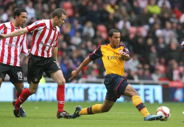 Framed Print : Theo Walcott (Arsenal) George McCartney (Sunderland) Framed Print : Theo Walcott (Arsenal) George McCartney (Sunderland)