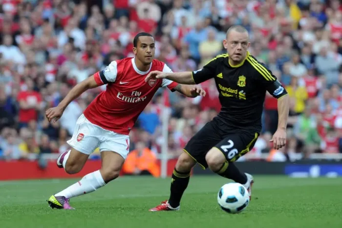 Framed Print : Theo Walcott (Arsenal) Jay Spearing (Liverpool). Arsenal 1: 1 Liverpool