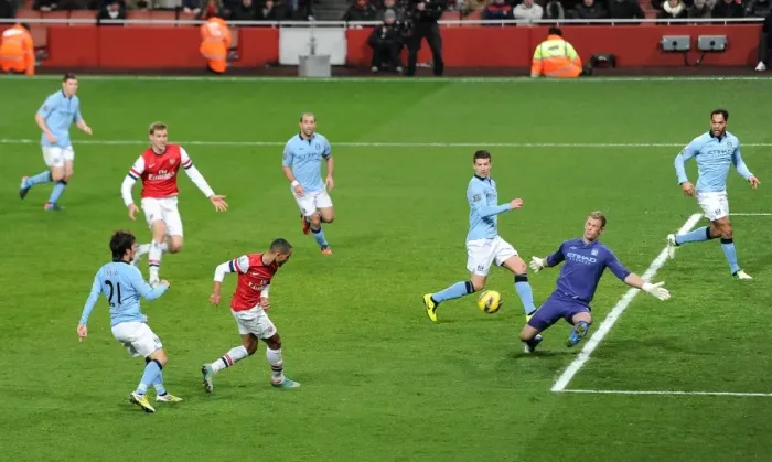 Framed Print : Theo Walcott (Arsenal) Joe Hart (Man City). Arsenal 0: 2 Manchester City. Barclays Premier League