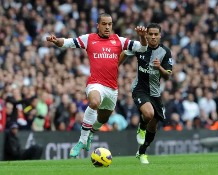 Framed Print : Theo Walcott (Arsenal) Kyle Naughton (Tottenham). Arsenal 5: 2 Tottenham Hotspur