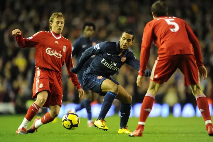 Framed Print : Theo Walcott (Arsenal) Lucas and Daniel Agger (Liverpool). Liverpool 1: 2 Arsenal