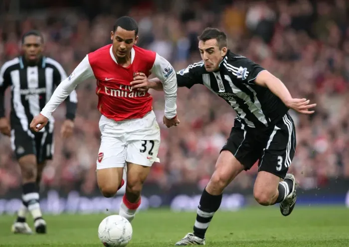Framed Print : Theo Walcott (Arsenal) Sanchez Jose Enrique (Newcastle United)