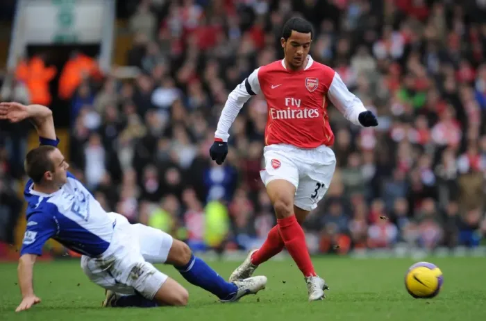 Framed Print : Theo Walcott (Arsenal) Stephen Murphy (Birmingham City)