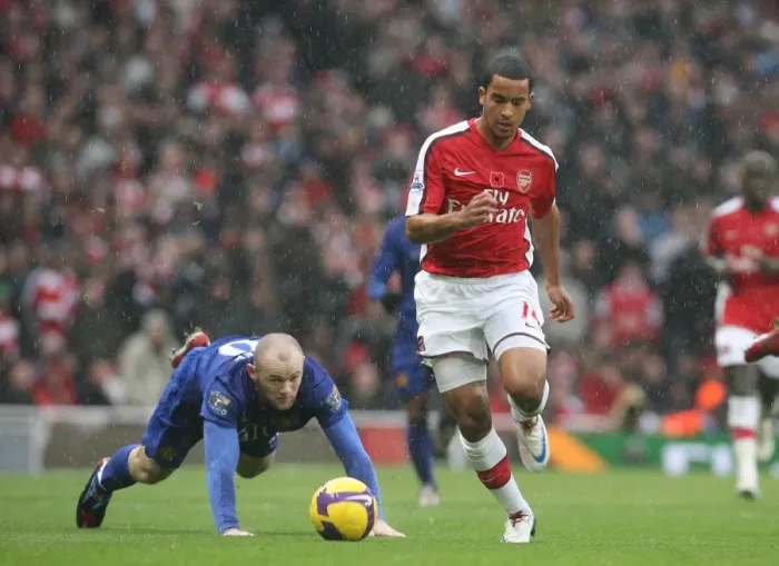 Framed Print : Theo Walcott (Arsenal) Wayne Rooney (Manchester United) Arsenal 2