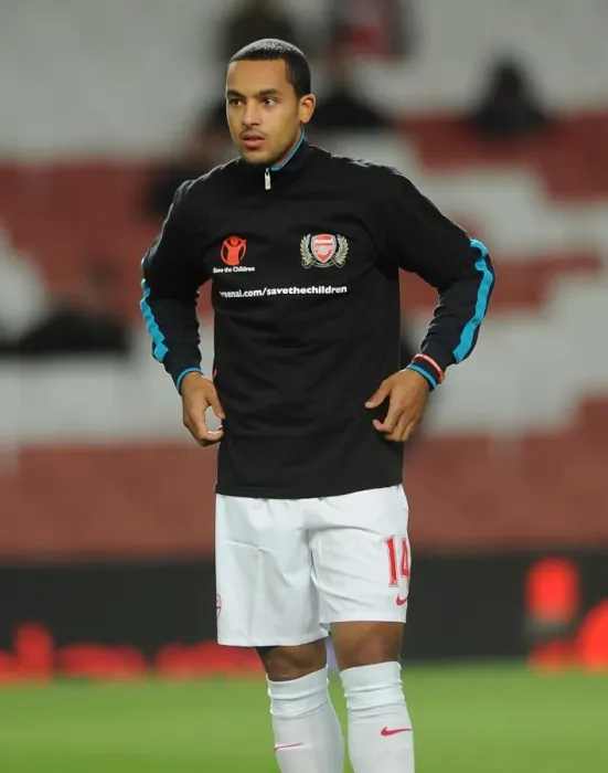 Framed Print : Theo Walcott: Arsenal's Ready Player before Arsenal vs Fulham (2011-12) Framed Print : Theo Walcott: Arsenal's Ready Player before Arsenal vs Fulham (2011-12)