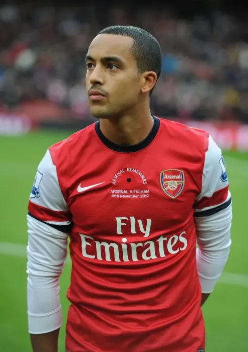 Framed Print : Theo Walcott: Arsenal's Ready-to-Go Weapon Against Fulham (Arsenal v Fulham 2012-13)