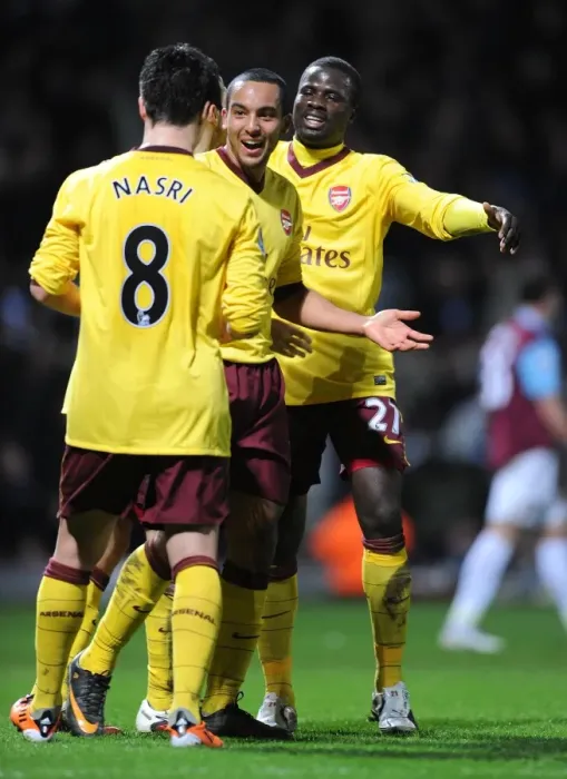 Framed Print : Theo Walcott celebrates scoring the 2nd Arsenal goal with Samir Nasri and Emmauel Eboue