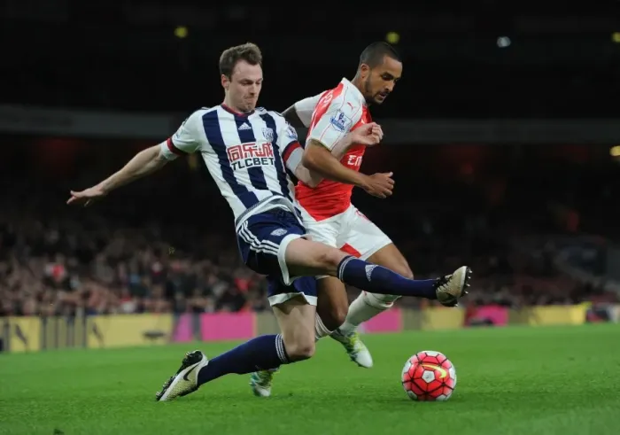 Framed Print : Theo Walcott Chases Down Jonny Evans: Tense Moment from Arsenal vs. West Bromwich Albion, Premier League 2015-16