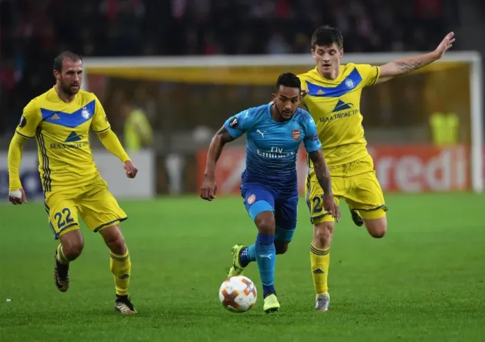 Framed Print : Theo Walcott Clashes with Stanislav Dragun and Igor Stasevich in Arsenal's UEFA Europa League Match against BATE Borisov Framed Print : Theo Walcott Clashes with Stanislav Dragun and Igor Stasevich in Arsenal's UEFA Europa League Match against BATE Borisov