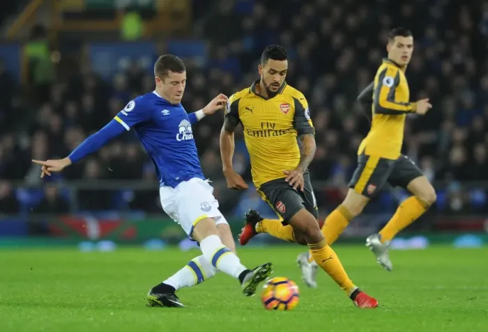 Framed Print : Theo Walcott Closes In on Ross Barkley: Everton vs Arsenal, Premier League 2016-17 Framed Print : Theo Walcott Closes In on Ross Barkley: Everton vs Arsenal, Premier League 2016-17