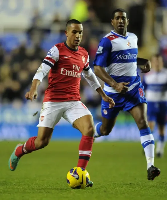 Framed Print : Theo Walcott Dashes Past Reading's Mikele Leigertwood in Arsenal's 2012-13 Premier League Clash Framed Print : Theo Walcott Dashes Past Reading's Mikele Leigertwood in Arsenal's 2012-13 Premier League Clash