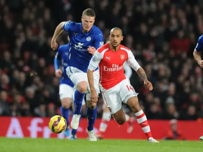 Framed Print : Theo Walcott Dashes Past Robert Huth: Arsenal vs Leicester City, Premier League 2014-15