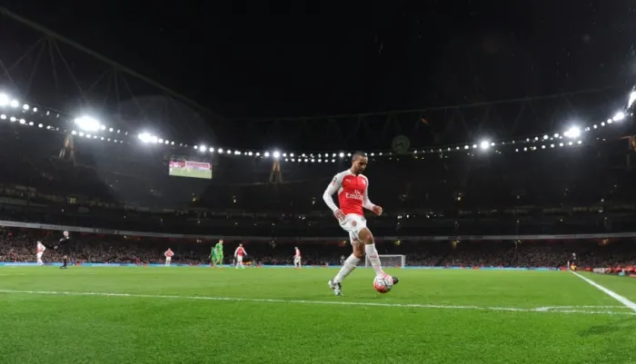 Framed Print : Theo Walcott in FA Cup Action: Arsenal vs. Sunderland at The Emirates, 2016 Framed Print : Theo Walcott in FA Cup Action: Arsenal vs. Sunderland at The Emirates, 2016
