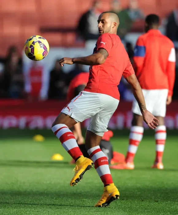 Framed Print : Theo Walcott Gears Up: Arsenal vs Burnley, Premier League 2014 Framed Print : Theo Walcott Gears Up: Arsenal vs Burnley, Premier League 2014