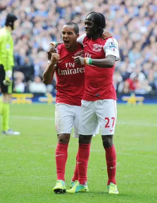 Framed Print : Theo Walcott and Gervinho's Goal Celebration: Chelsea vs. Arsenal (2011-12)