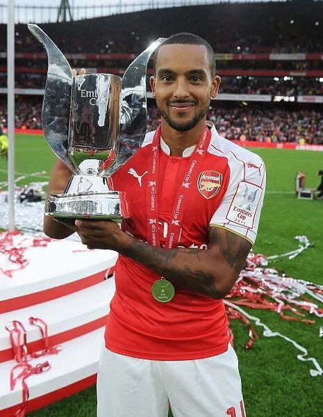 Theo Walcott Lifts the Emirates Cup: Arsenal's Victory over VfL Wolfsburg (2015 / 16)