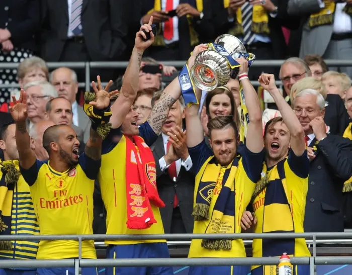 Framed Print : Theo Walcott, Olivier Giroud, Aaron Ramsey and Nacho Monreal (Arsenal) lift the FA Framed Print : Theo Walcott, Olivier Giroud, Aaron Ramsey and Nacho Monreal (Arsenal) lift the FA