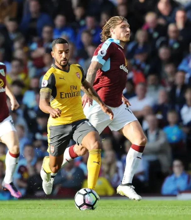 Framed Print : Theo Walcott Outmaneuvers Jeff Hendrick: Burnley vs. Arsenal, Premier League 2016-17