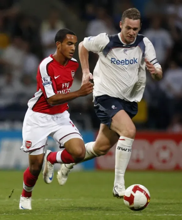 Framed Print : Theo Walcott Outmaneuvers Kevin Nolan: Arsenal's Victory Over Bolton (2008-2009) Framed Print : Theo Walcott Outmaneuvers Kevin Nolan: Arsenal's Victory Over Bolton (2008-2009)
