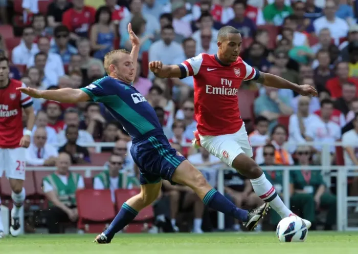 Framed Print : Theo Walcott Outmaneuvers Lee Catermole: Arsenal vs Sunderland, 2012-13 Premier League Framed Print : Theo Walcott Outmaneuvers Lee Catermole: Arsenal vs Sunderland, 2012-13 Premier League