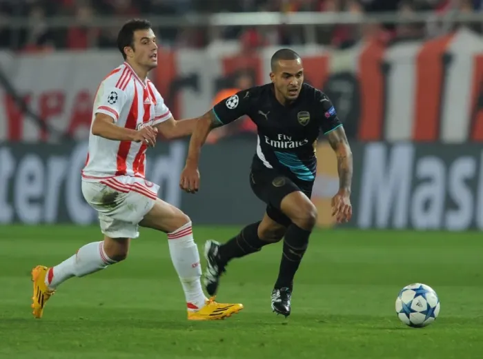 Framed Print : Theo Walcott Outmaneuvers Lukas Milivojevic: Olympiacos vs. Arsenal, UEFA Champions League, 2015 Framed Print : Theo Walcott Outmaneuvers Lukas Milivojevic: Olympiacos vs. Arsenal, UEFA Champions League, 2015