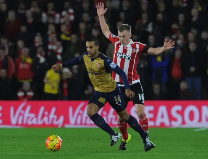 Framed Print : Theo Walcott Outmaneuvers Ward-Prowse: Southampton vs. Arsenal, Premier League 2015-16 Framed Print : Theo Walcott Outmaneuvers Ward-Prowse: Southampton vs. Arsenal, Premier League 2015-16