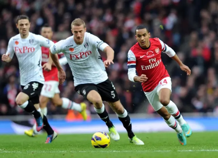 Framed Print : Theo Walcott Outpaces Brede Hangeland: Arsenal vs Fulham, Premier League 2012-13 Framed Print : Theo Walcott Outpaces Brede Hangeland: Arsenal vs Fulham, Premier League 2012-13