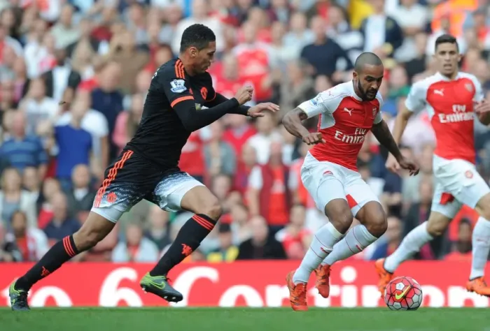 Framed Print : Theo Walcott Outruns Chris Smalling: Thrilling Moment from Arsenal vs Manchester United, Premier League 2015 / 16 Framed Print : Theo Walcott Outruns Chris Smalling: Thrilling Moment from Arsenal vs Manchester United, Premier League 2015 / 16