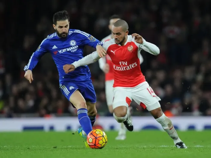 Framed Print : Theo Walcott Outsmarts Cesc Fabregas: Arsenal vs. Chelsea, Premier League 2015-16