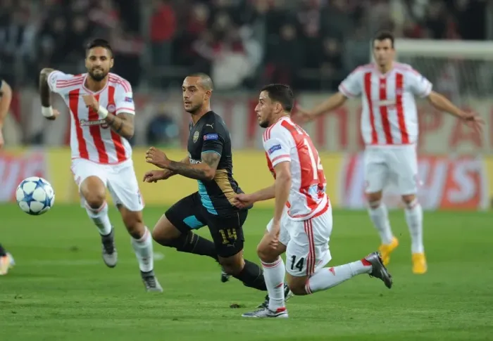Framed Print : Theo Walcott Outspeeds Omar Elabdellaoui: A Thrilling Moment from Arsenal's UEFA Champions League Clash with Olympiacos (December 2015) Framed Print : Theo Walcott Outspeeds Omar Elabdellaoui: A Thrilling Moment from Arsenal's UEFA Champions League Clash with Olympiacos (December 2015)